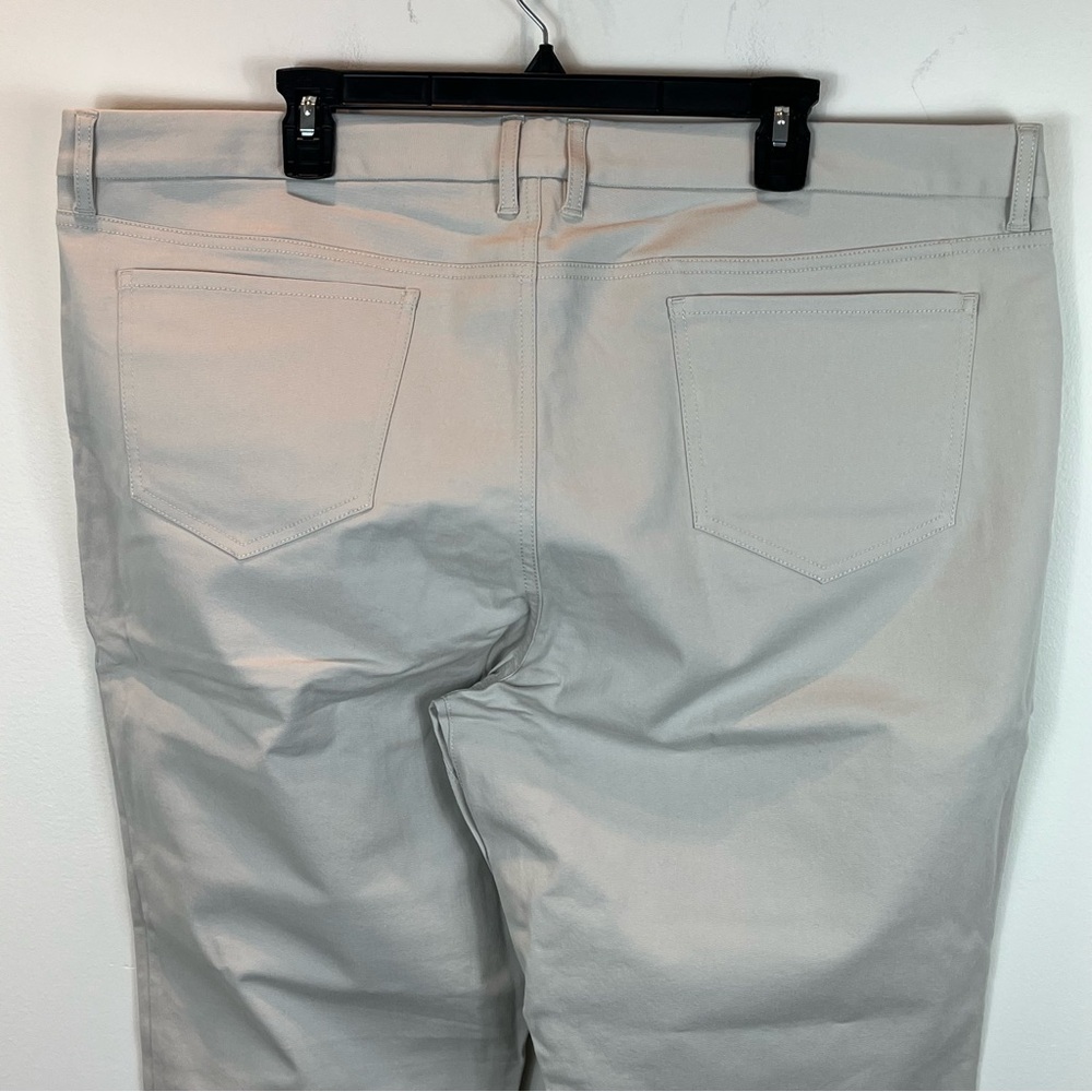 AWAY The Staple Pant - Picture 2 of 11